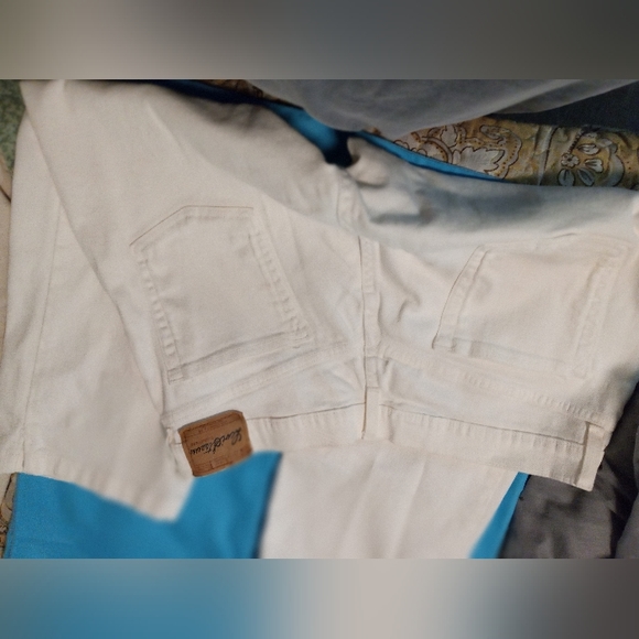 White Levi Strauss Ladies Signature Jeans - Picture 4 of 7
